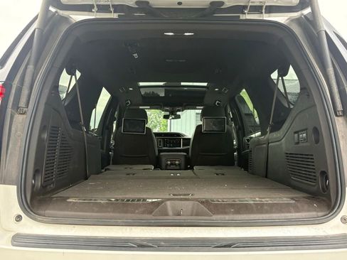Used 2022 GMC Yukon XL Denali AWD/4WD image 24