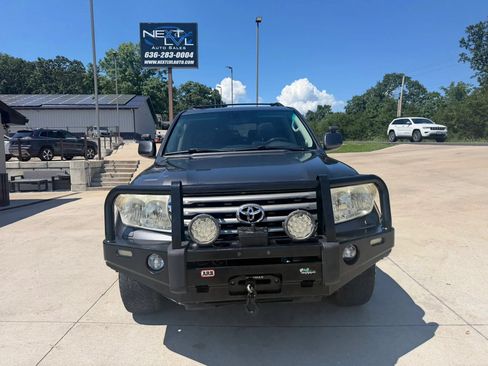 Used 2011 Toyota Land Cruiser w/ Upgrade Pkg AWD/4WD image 4