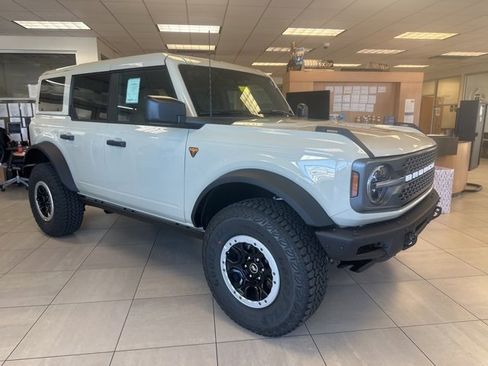 New 2025 Ford Bronco Badlands w/ Sasquatch Package image 1