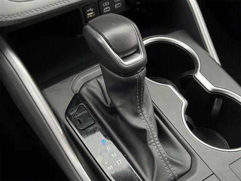 Used 2024 Toyota Highlander XLE image 19