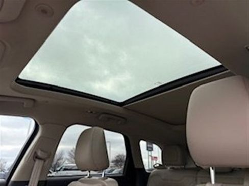 Used 2023 Lincoln Corsair Reserve w/ Equipment Group 201A image 4