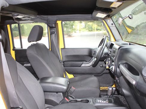 Used 2015 Jeep Wrangler Unlimited Sport w/ Connectivity Group image 15