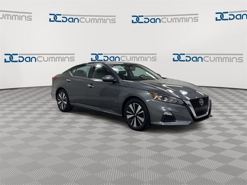 Used 2022 Nissan Altima 2.5 SV image 2