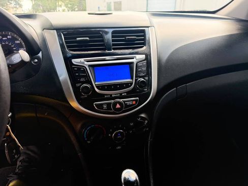 Used 2013 Hyundai Accent SE FWD image 14