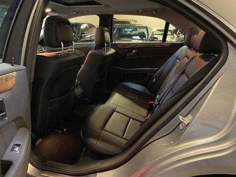 Used 2010 Mercedes-Benz E 350 4MATIC Sedan image 24