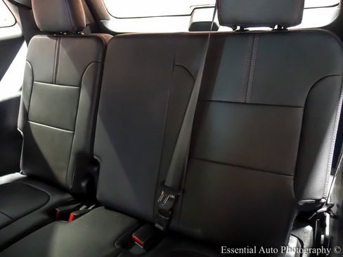 Used 2022 Chevrolet Traverse RS image 19