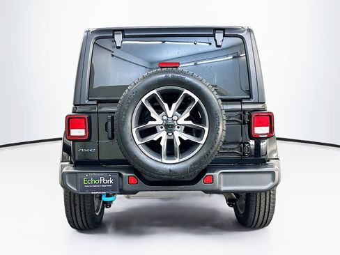 Used 2024 Jeep Wrangler Unlimited w/ Convenience Group AWD/4WD image 7