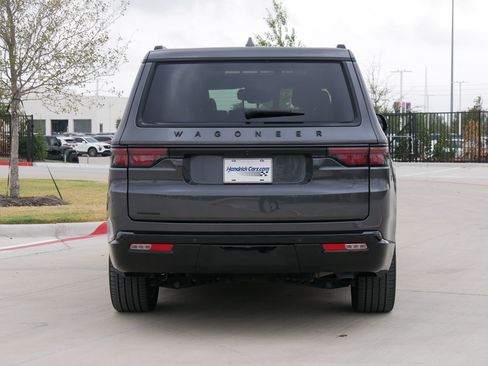 Used 2023 Jeep Wagoneer Series II AWD/4WD image 8
