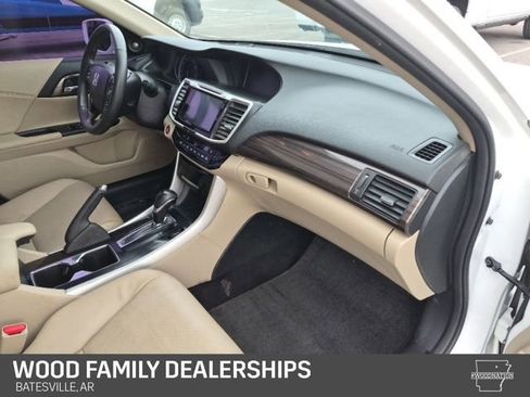 Used 2017 Honda Accord Touring image 32