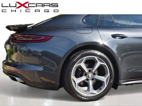 Used 2020 Porsche Panamera image 11