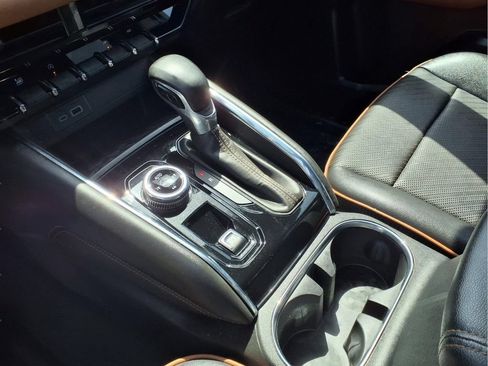 Used 2023 GMC Canyon AT4 w/ AT4 Premium Package AWD/4WD image 13