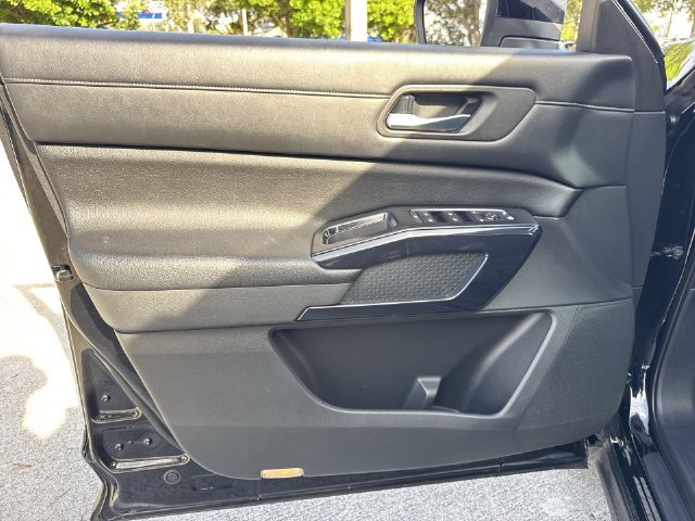 Used 2022 Nissan Pathfinder SV FWD image 13