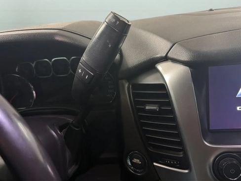 Used 2018 Chevrolet Suburban Premier RWD image 12