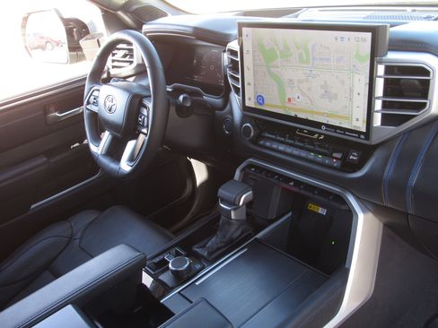 Used 2024 Toyota Sequoia Platinum image 9