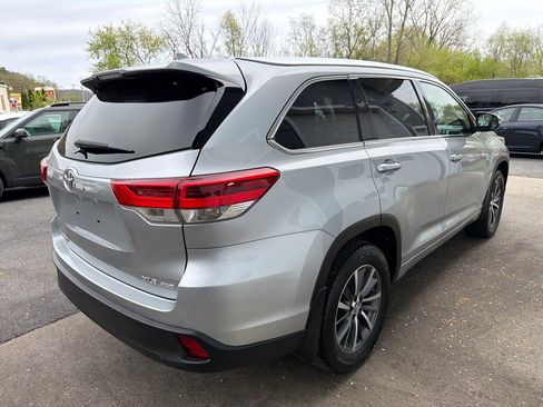 Used 2017 Toyota Highlander XLE AWD/4WD image 4
