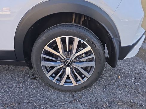 Used 2024 Nissan Kicks SV image 30