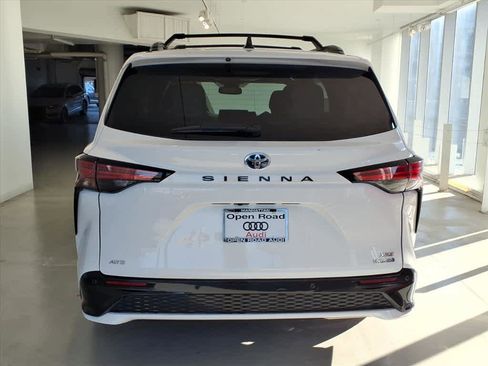 Used 2022 Toyota Sienna XSE image 5