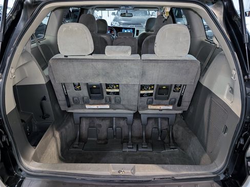 Used 2015 Toyota Sienna LE FWD image 23