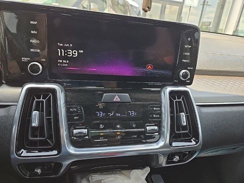 Certified 2023 Kia Sorento SX FWD image 7
