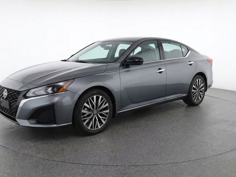 Used 2025 Nissan Altima 2.5 SV image 3