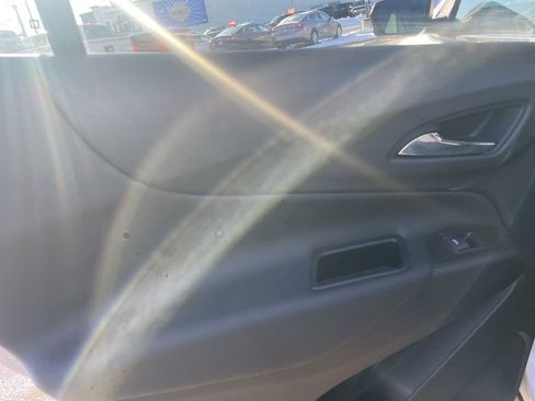 Used 2020 Chevrolet Equinox LT w/ Driver Convenience Package image 25