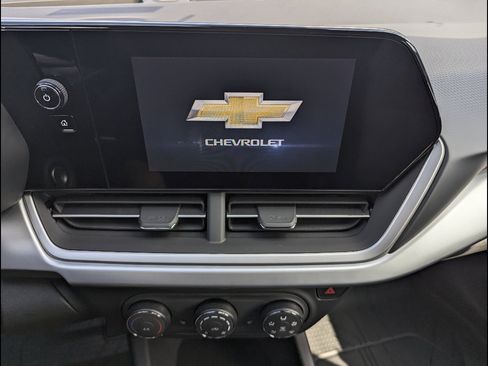 Used 2026 Chevrolet Trax RS FWD image 22