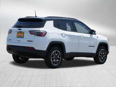Used 2025 Jeep Compass Trailhawk AWD/4WD image 7