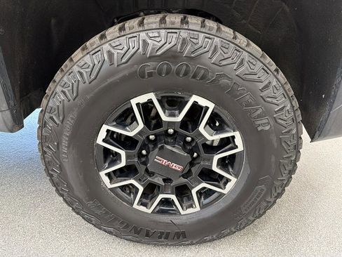 Used 2024 GMC Sierra 2500 AT4X AWD/4WD image 15