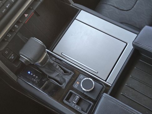 Used 2023 Toyota Sequoia Limited image 23