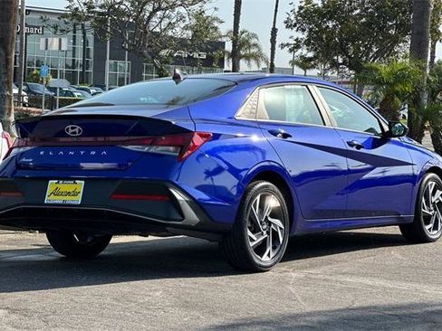 Used 2025 Hyundai Elantra Sport image 4