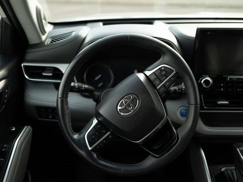 Used 2021 Toyota Highlander Platinum image 14