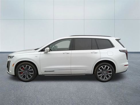Used 2023 Cadillac XT6 Sport image 2