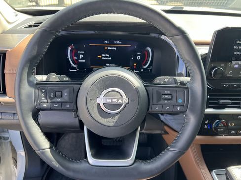 Used 2024 Nissan Pathfinder Platinum image 5