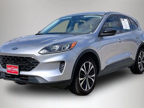 Used 2022 Ford Escape SE w/ SE Sport Appearance Package image 2