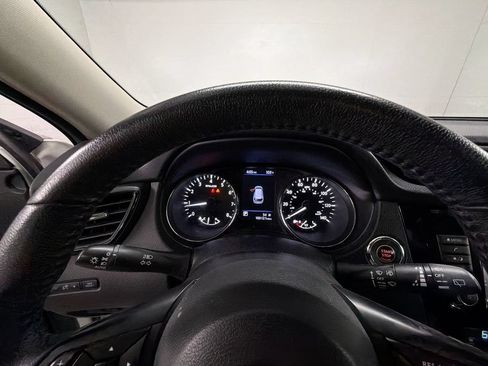 Used 2020 Nissan Rogue SV FWD image 11