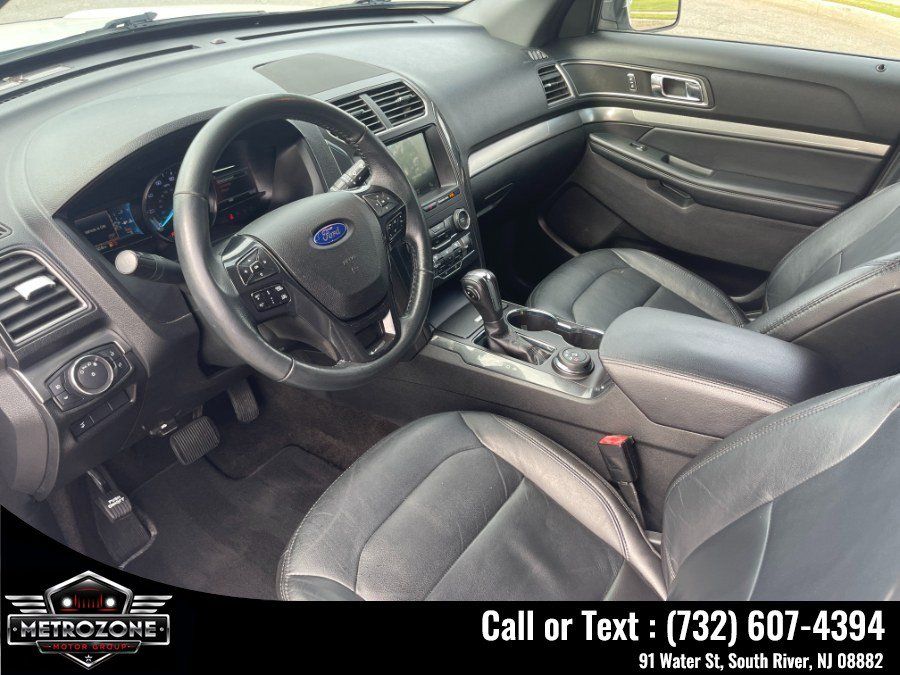 Used 2018 Ford Explorer XLT w/ Equipment Group 202A AWD/4WD image 20