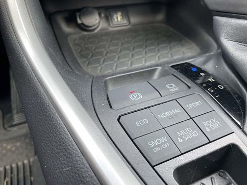 Used 2023 Toyota RAV4 XLE Premium image 43