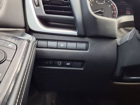 Used 2025 Nissan Rogue SV FWD image 30