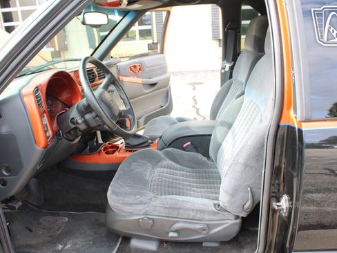 Used 2001 Chevrolet Blazer Xtreme w/ Preferred Equipment Group RWD image 13