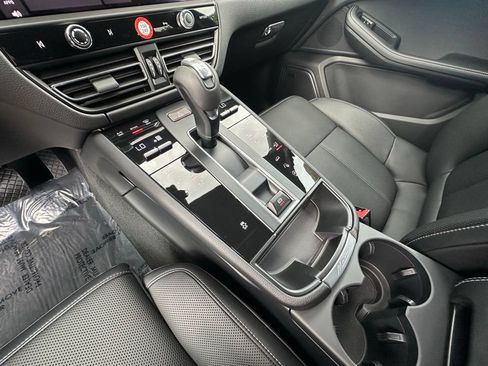 Certified 2026 Porsche Macan Turbo AWD/4WD image 28