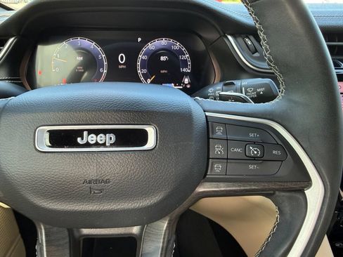 Used 2023 Jeep Grand Cherokee Limited AWD/4WD image 16