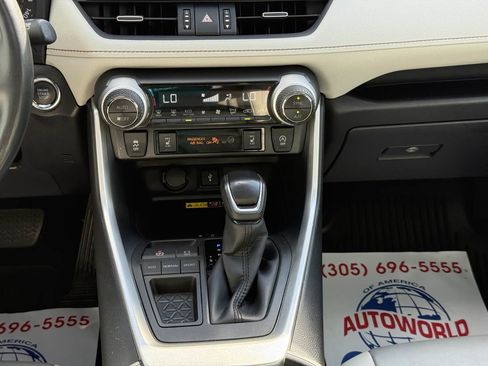 Used 2022 Toyota RAV4 XLE Premium image 35