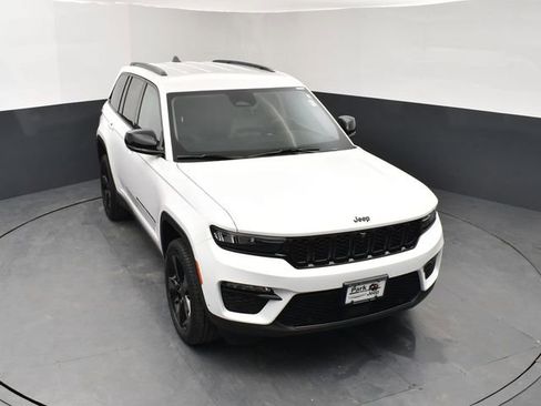 Used 2023 Jeep Grand Cherokee Limited w/ Luxury Tech Group II image 13