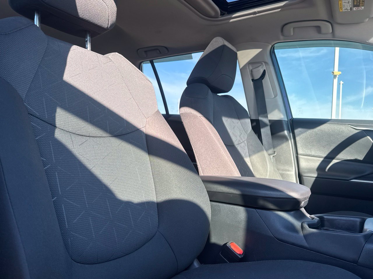 Used 2019 Toyota RAV4 XLE FWD image 34