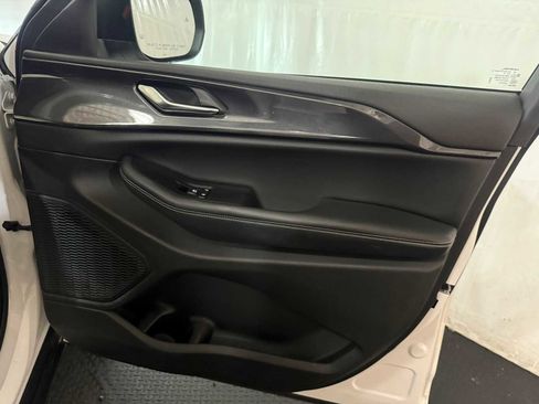 Certified 2023 Jeep Grand Cherokee Laredo w/ Luxury Tech Group I image 28