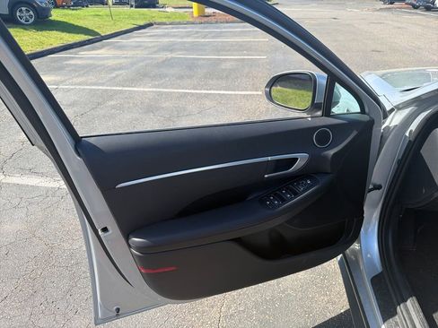 Used 2025 Hyundai Sonata SE FWD image 11