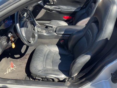 Used 2001 Chevrolet Corvette Convertible w/ Preferred Equipment Group2 RWD image 17