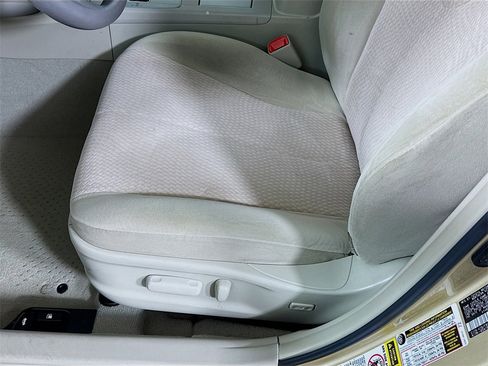 Used 2010 Toyota Camry LE image 21