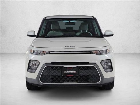 Used 2022 Kia Soul LX image 2
