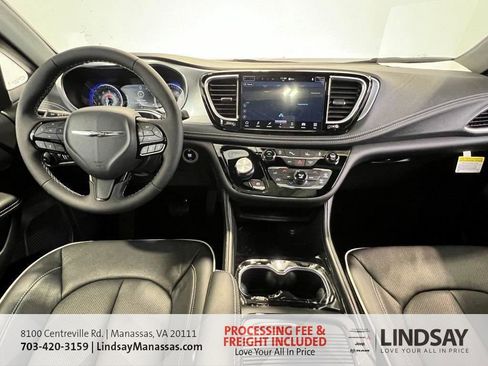 New 2026 Chrysler Pacifica Limited w/ S Appearance Package AWD/4WD image 17